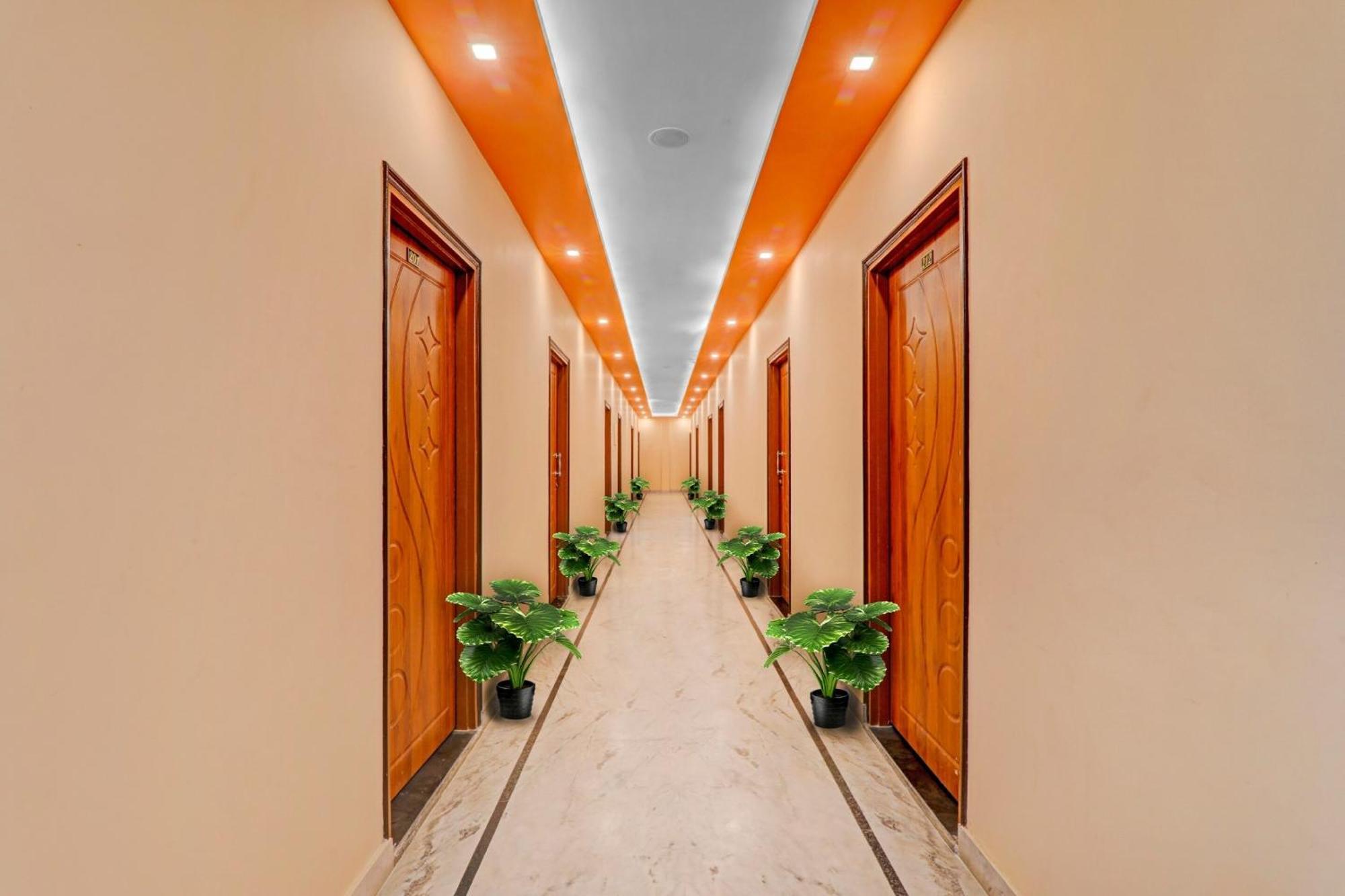 Hotel O Chauhan Palace Лакхнау Екстер'єр фото